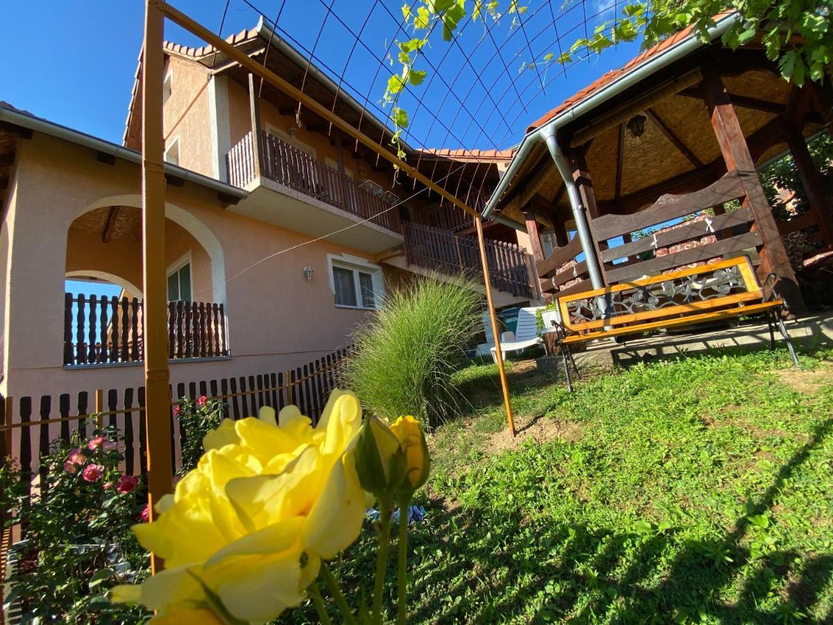 Apartman Simona Vrdnik Esterno foto