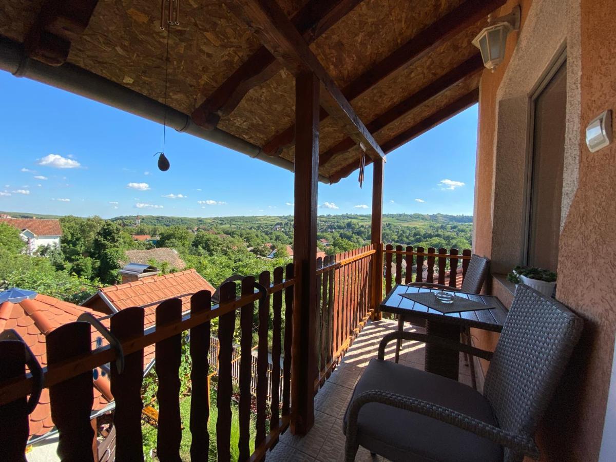Apartman Simona Vrdnik Esterno foto