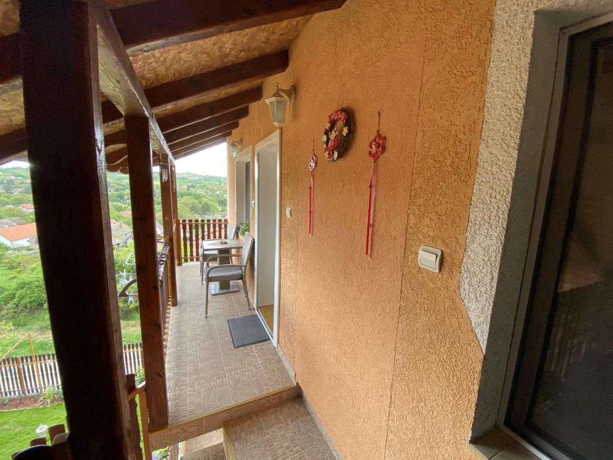 Apartman Simona Vrdnik Esterno foto
