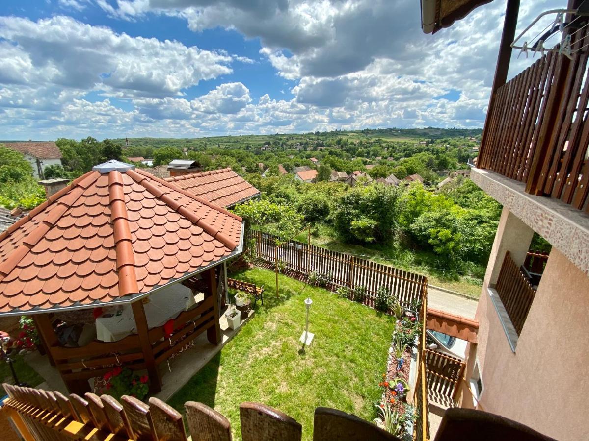 Apartman Simona Vrdnik Esterno foto