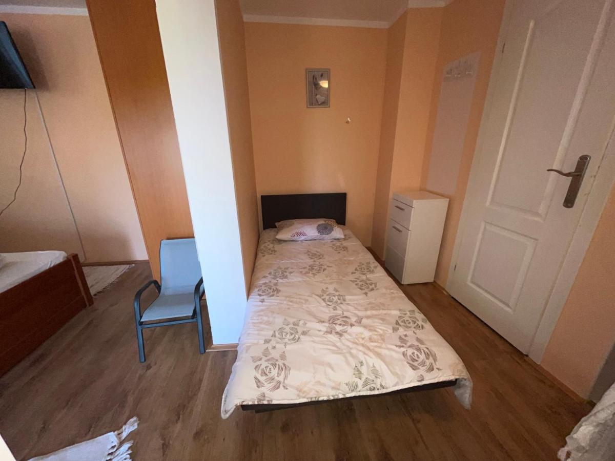 Apartman Simona Vrdnik Esterno foto