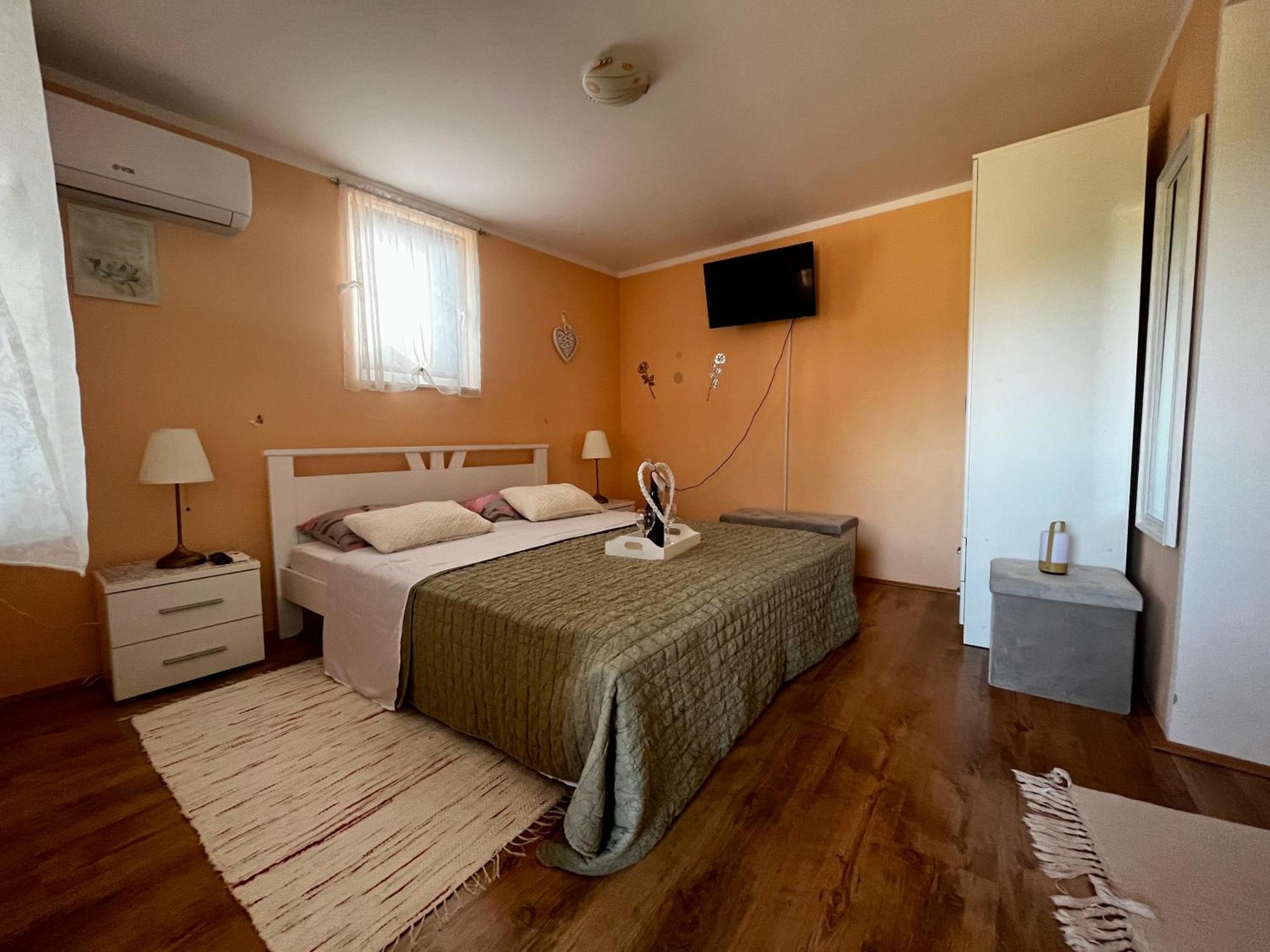 Apartman Simona Vrdnik Esterno foto