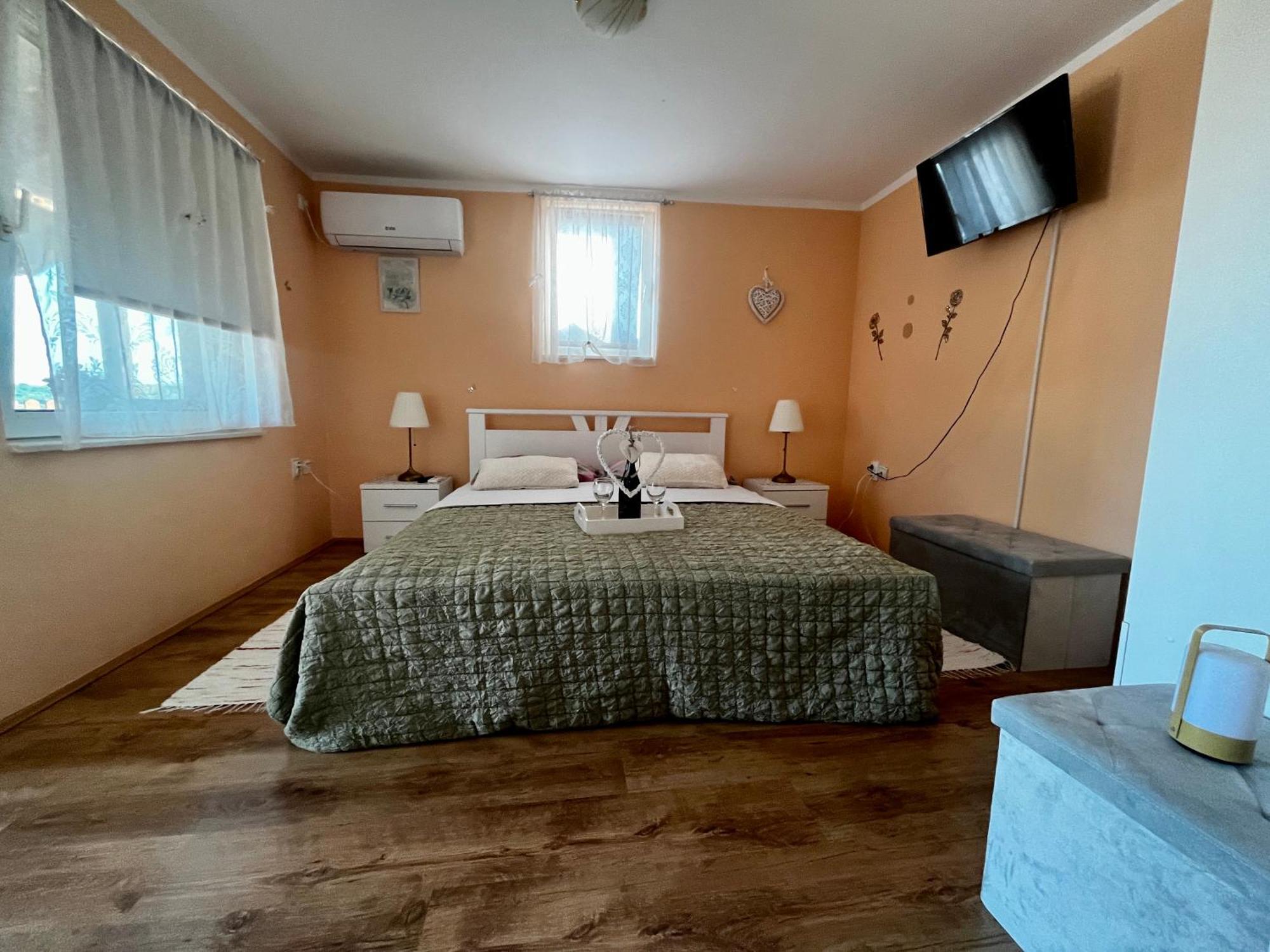 Apartman Simona Vrdnik Esterno foto