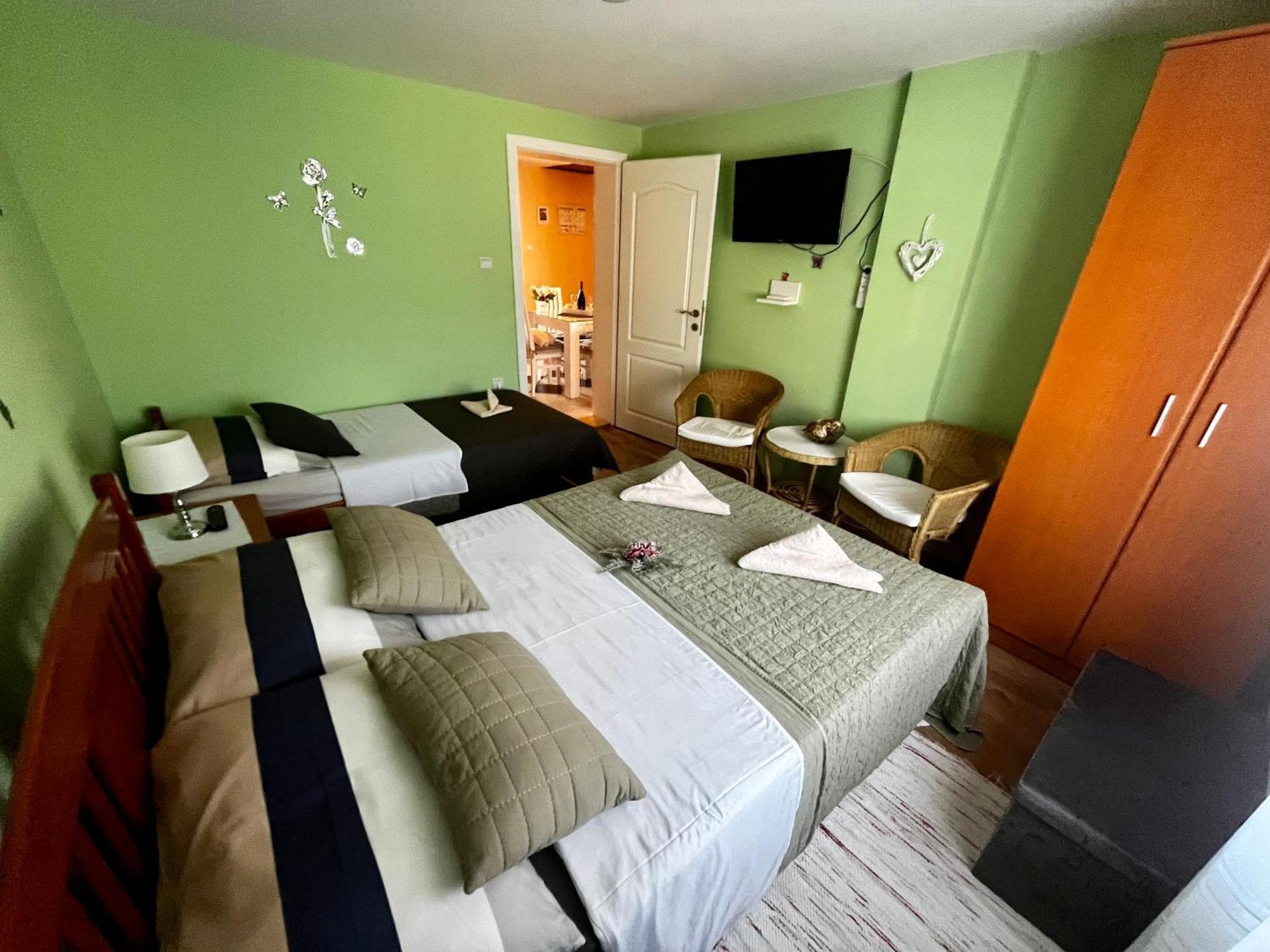 Apartman Simona Vrdnik Esterno foto