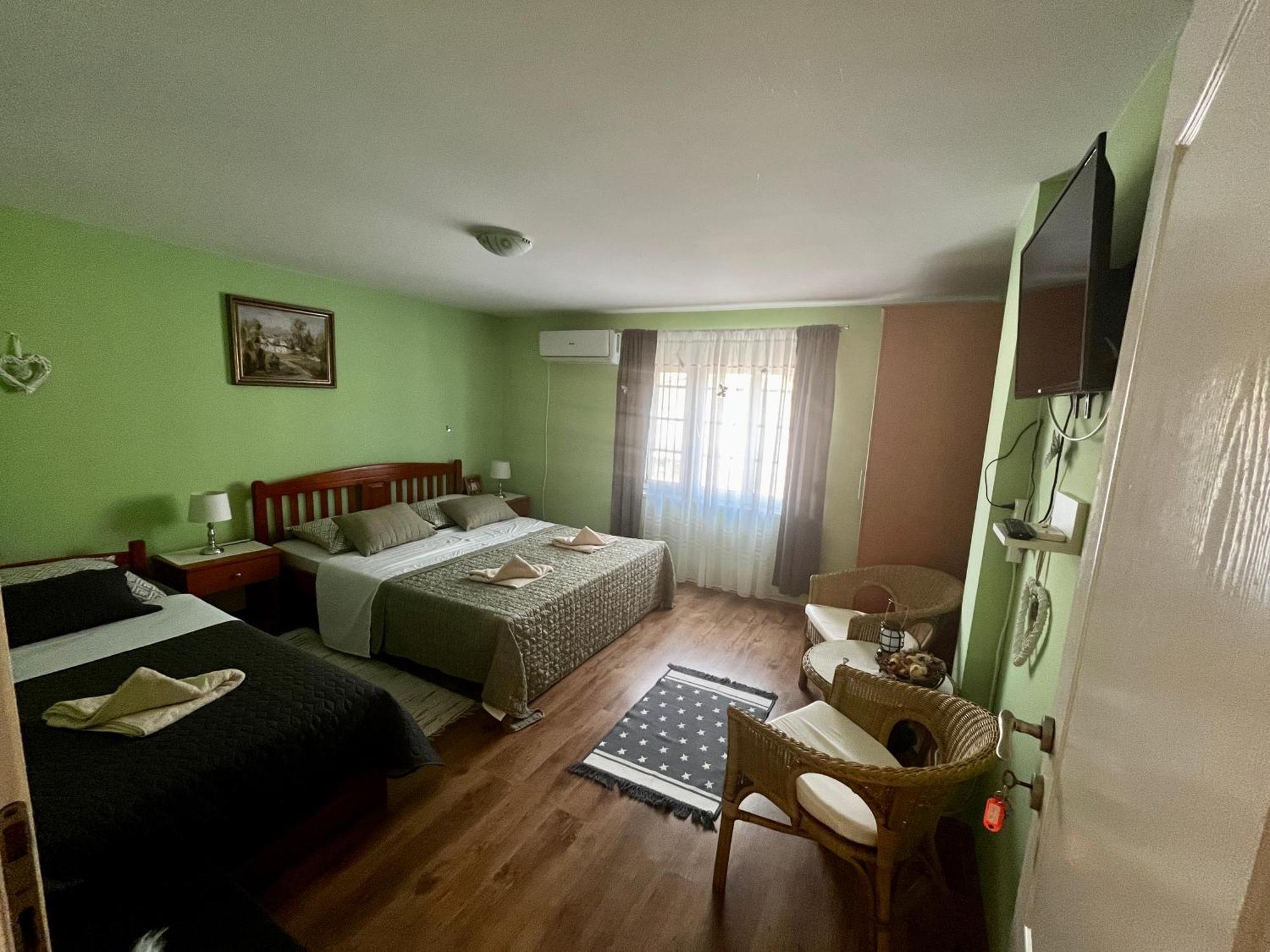 Apartman Simona Vrdnik Esterno foto