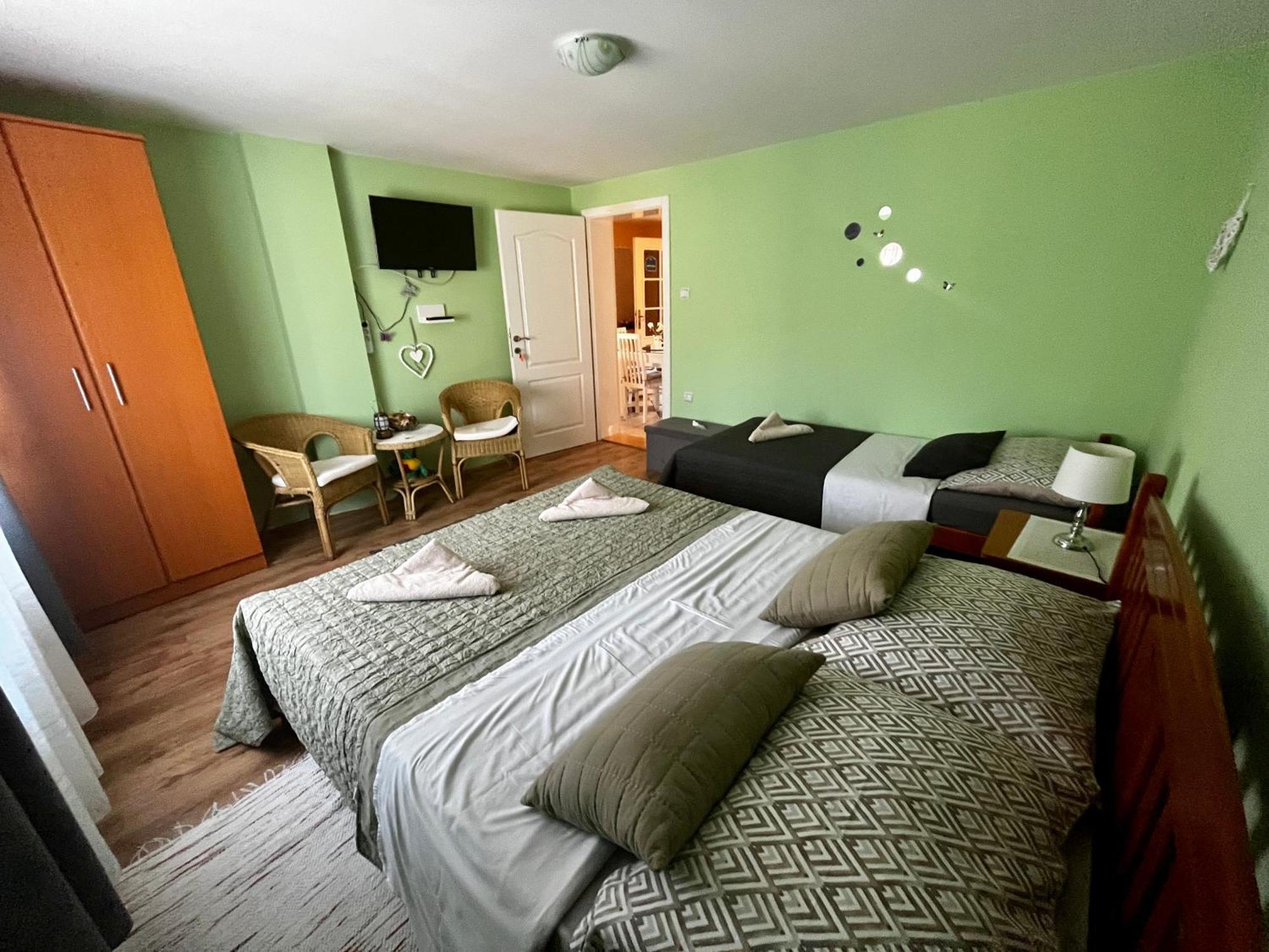 Apartman Simona Vrdnik Esterno foto