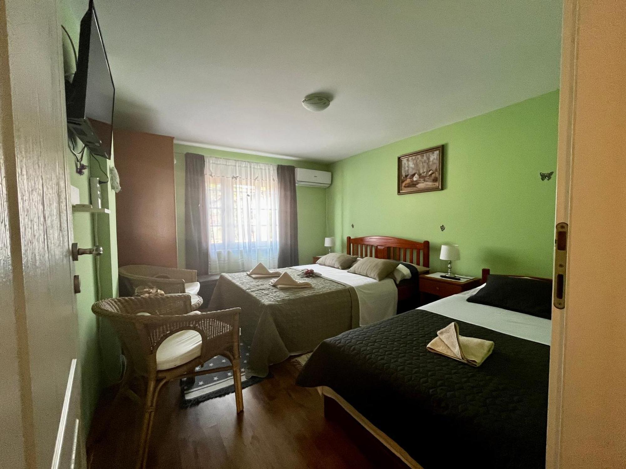 Apartman Simona Vrdnik Esterno foto