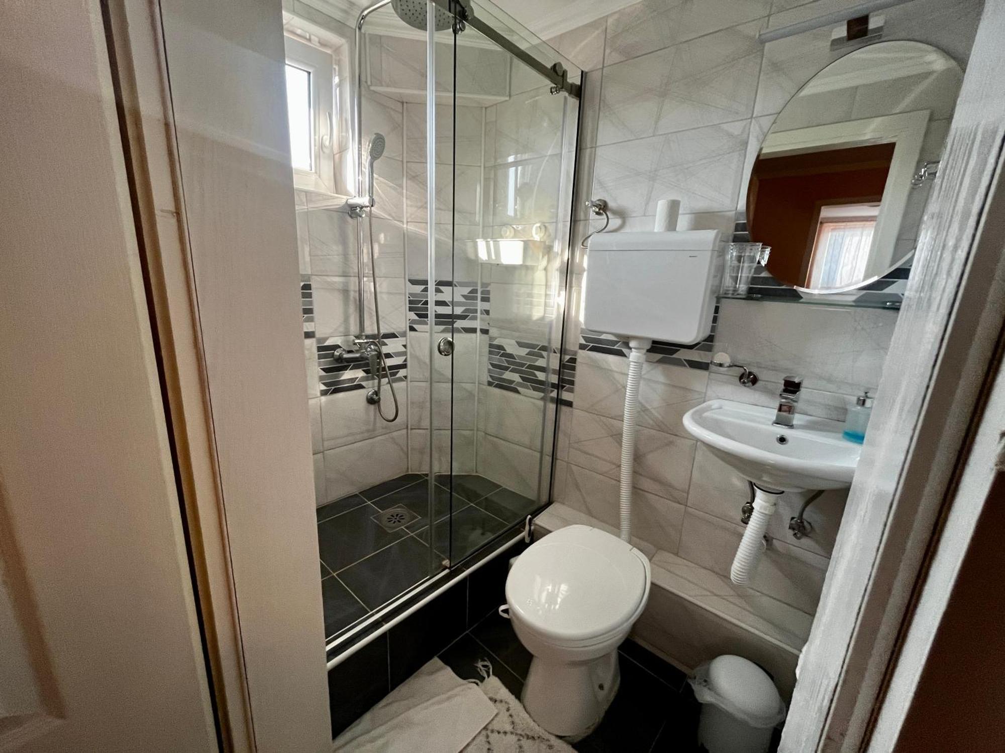 Apartman Simona Vrdnik Esterno foto